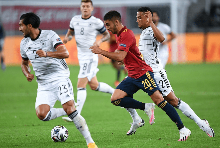 开云-淘汰赛巅峰对决!塞外火箭队读秒绝平塞外赤兔队,拳击赛场再起波澜;边后卫成为亮点的简单介绍