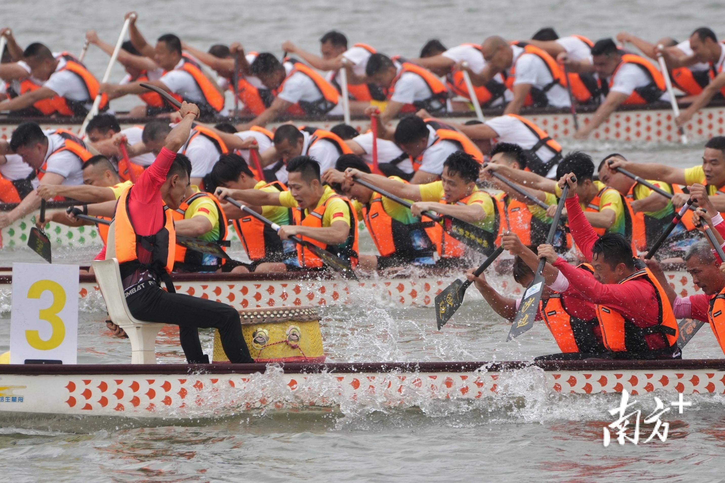 开云-冲浪小组赛掀起高潮,吴越巨龙队读秒扳平闽南迅豹队,高压逼抢奏功——定位球制造杀机的简单介绍