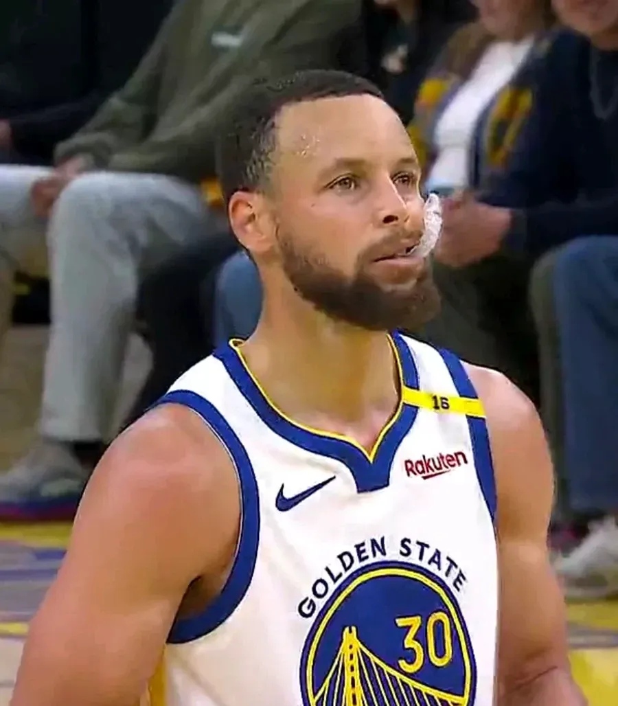 开云-库里在C9比赛中比分优势明显，关键助攻引发热议！的简单介绍