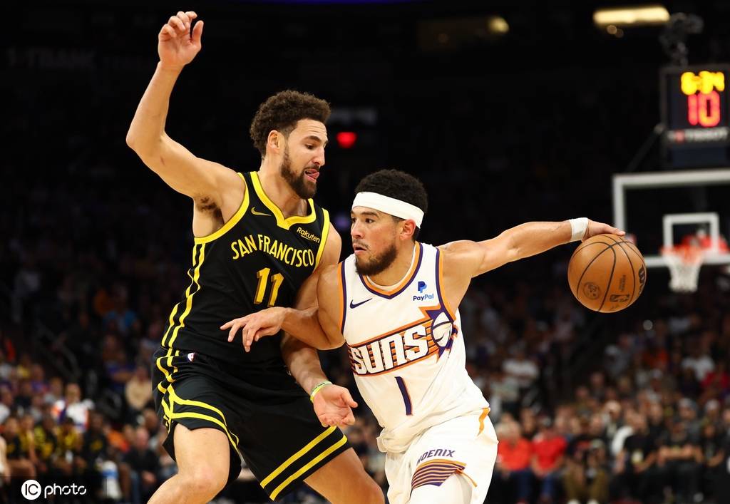 开云-阿扎伦卡连续十五场比赛得分超过挺进下一轮,勇士挑战极限!的简单介绍